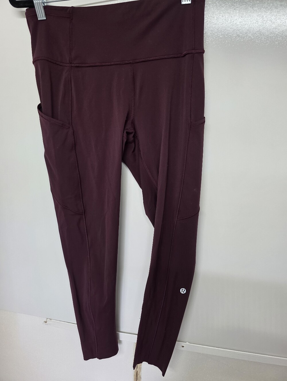 Lululemon Womens Burgandy Raw Hem Cropped Leggings Athletic Size 8